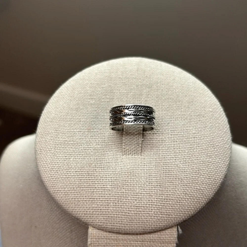 Vintage Silver Colored Textured Woven Dimensional Open Back Statement Ring - Picture 4 of 9